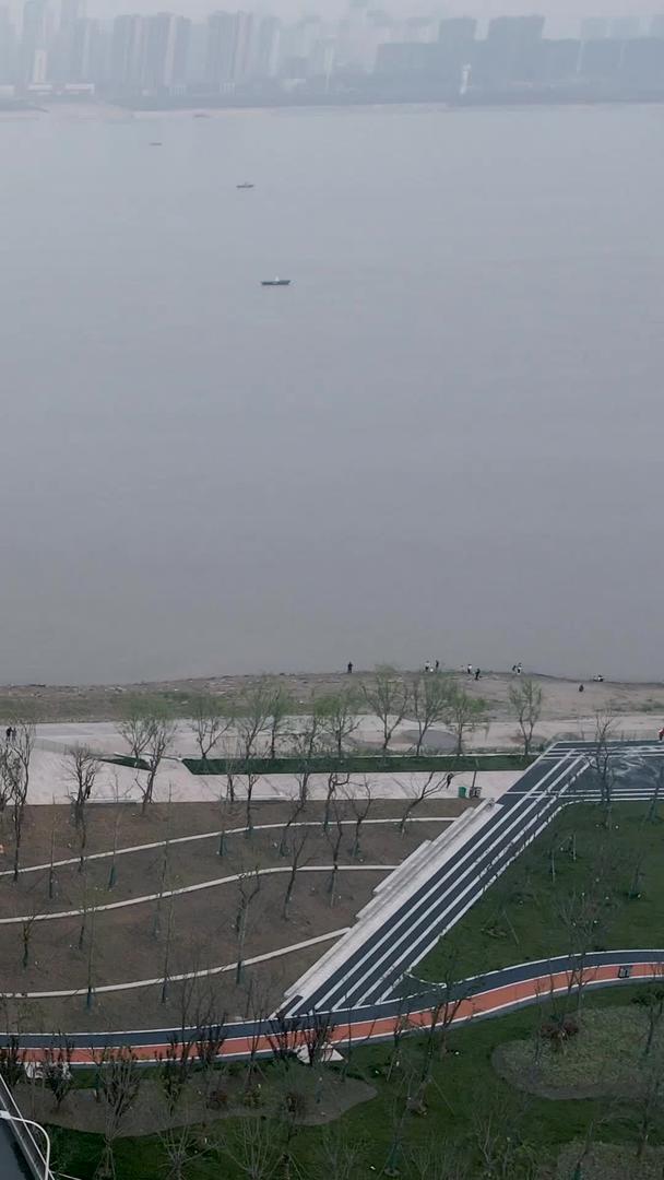 长江大桥交通视频素材无人机穿越视角航拍视频的预览图