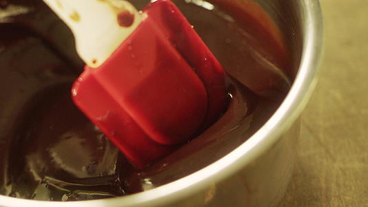 慢慢移动闭合液化巧克力视频的预览图