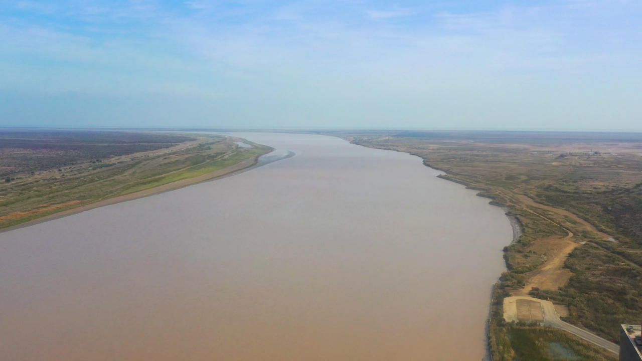 4K航拍黄河湿地视频的预览图