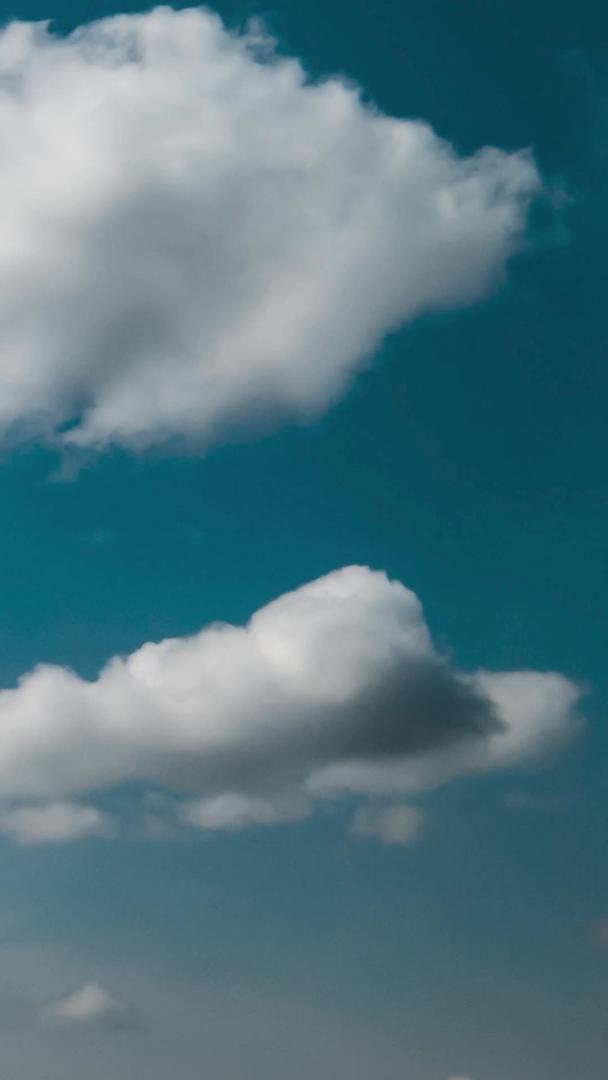 空中飘动的云空镜实拍航拍视频视频的预览图