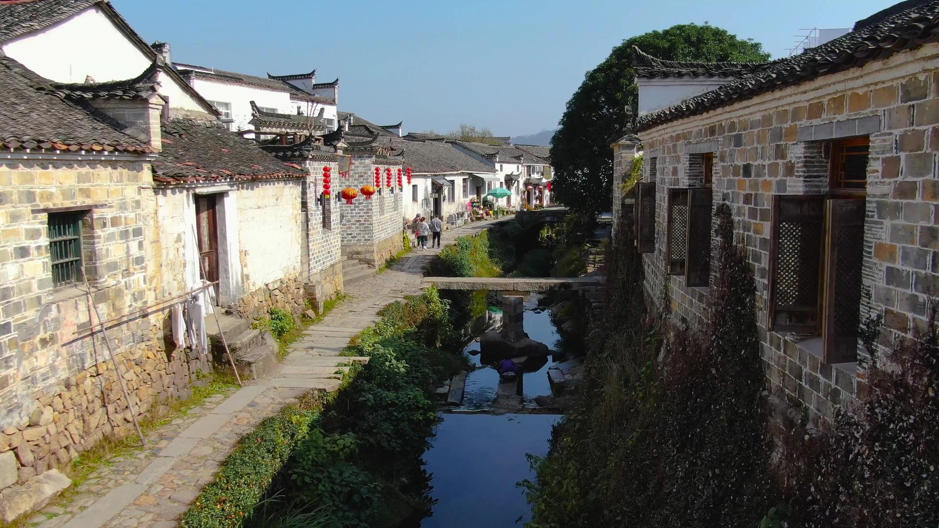 航拍皖南古村落查济风景区视频视频的预览图