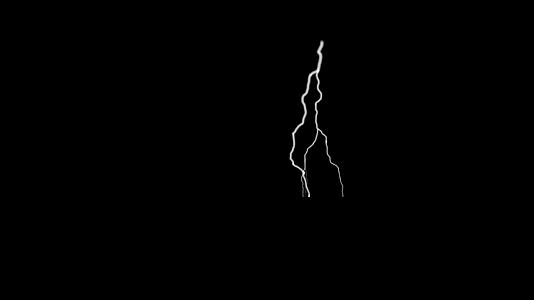 黑色背景上逼真的雷击动画视频的预览图