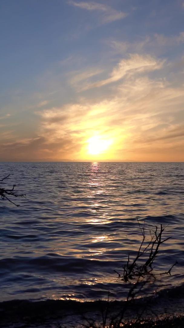 夕阳红青海湖的实拍视频的预览图