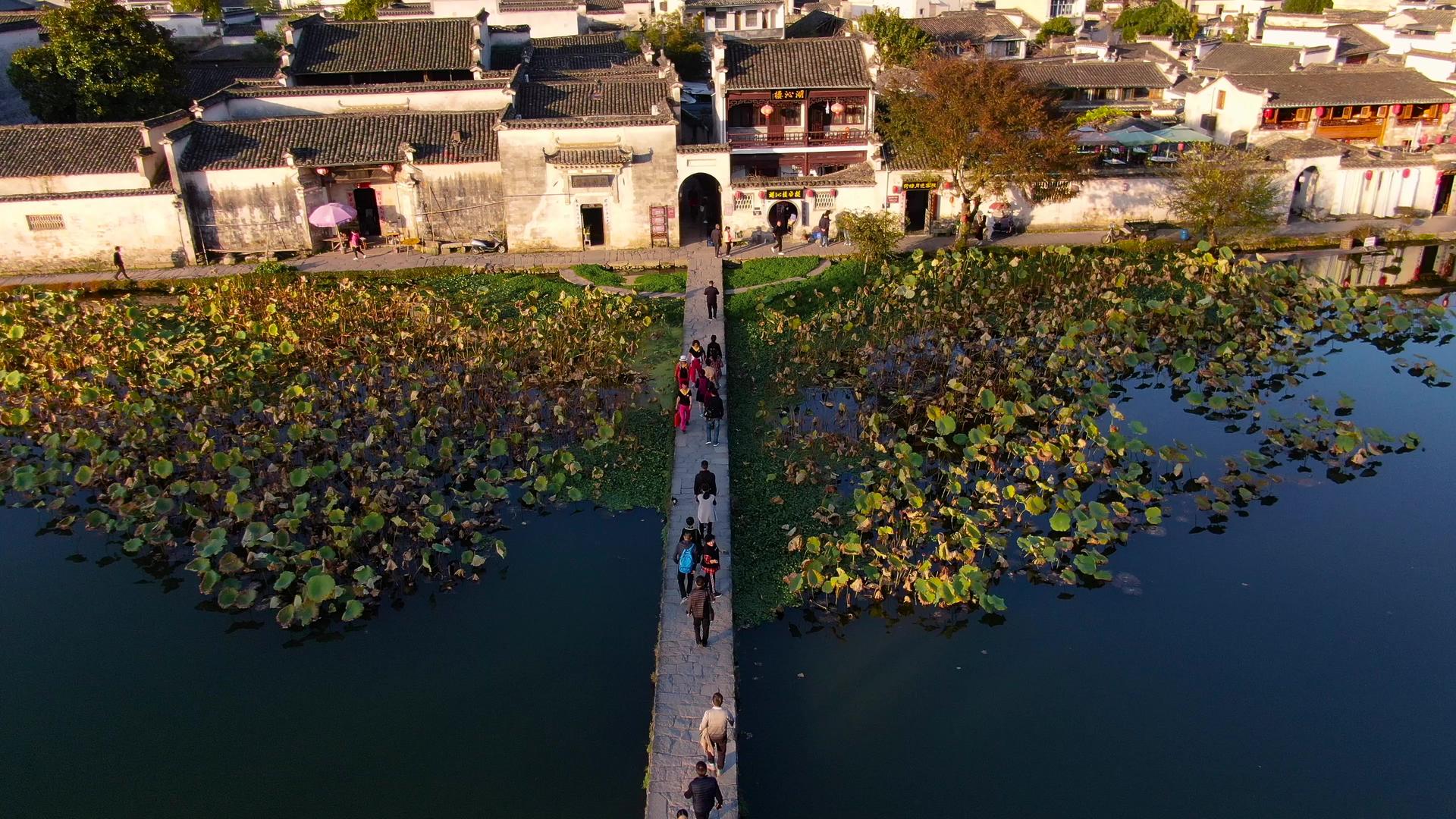 航拍安徽著名旅游景区宏村视频视频的预览图