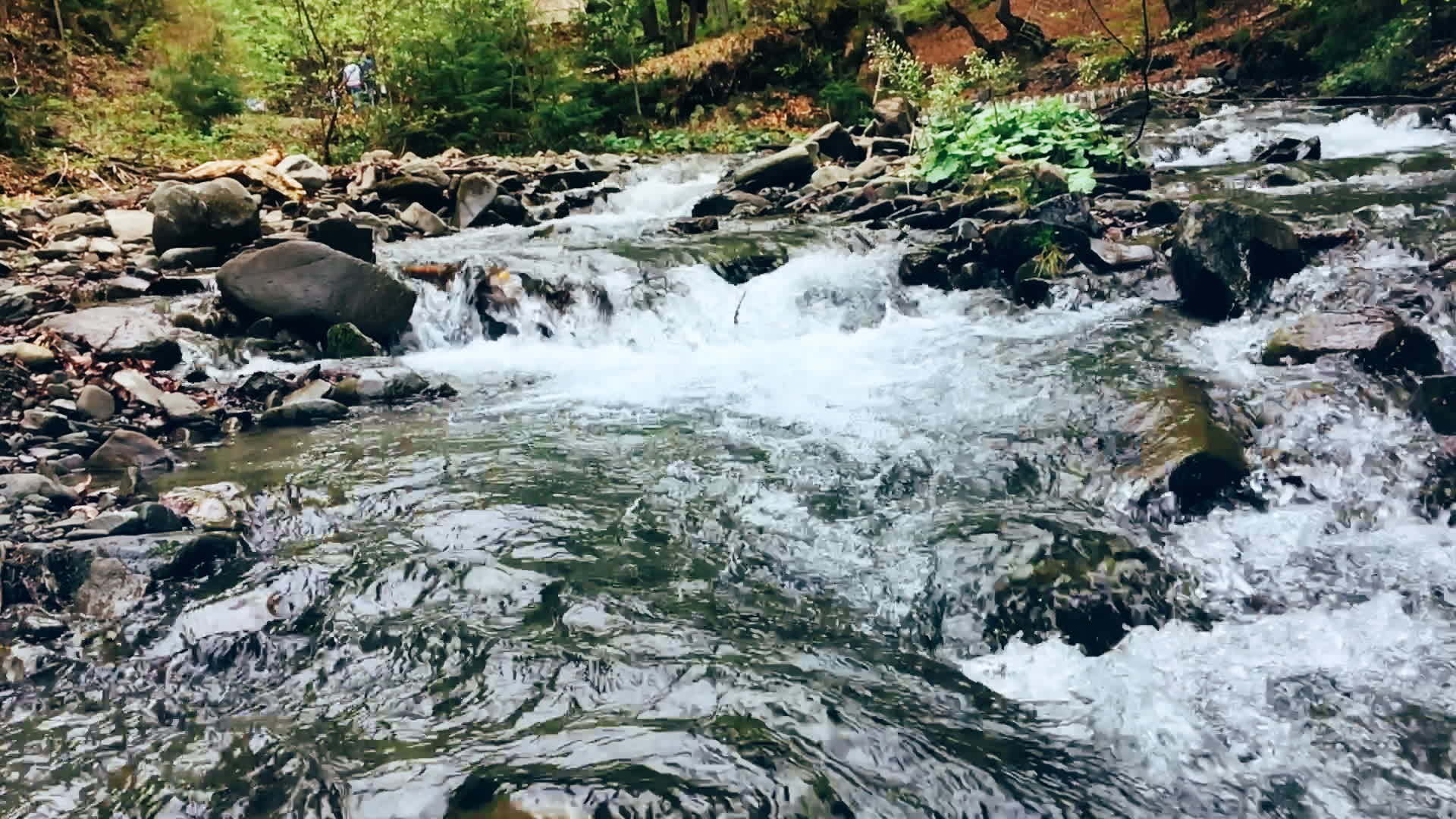 深森林水晶山河视频的预览图