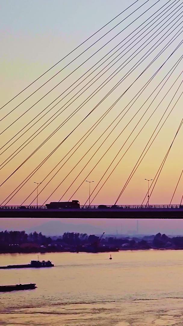 长江大桥航拍视频的预览图