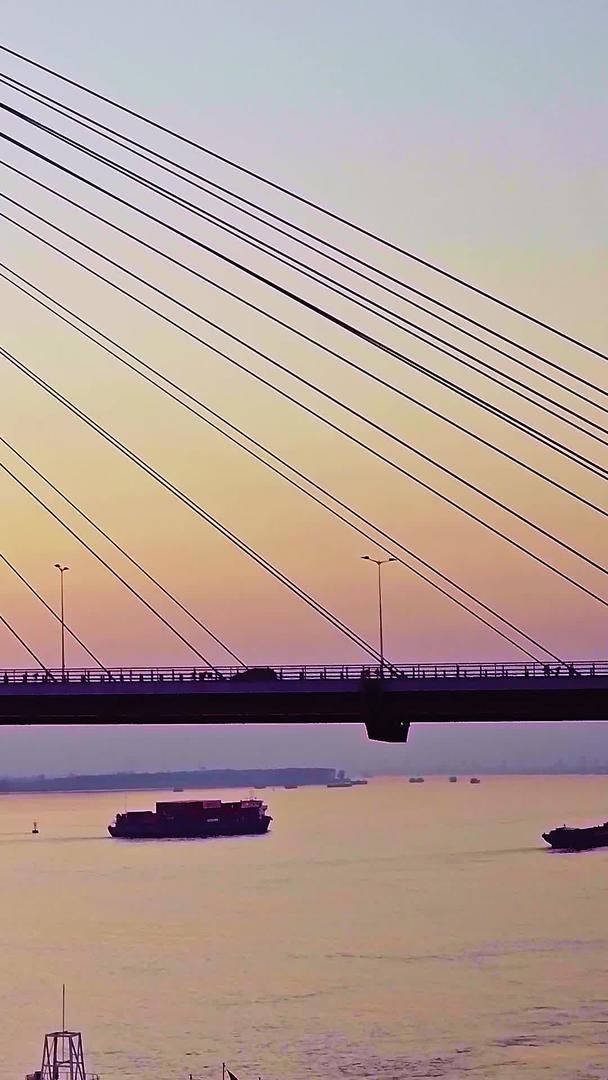 长江大桥航拍视频的预览图