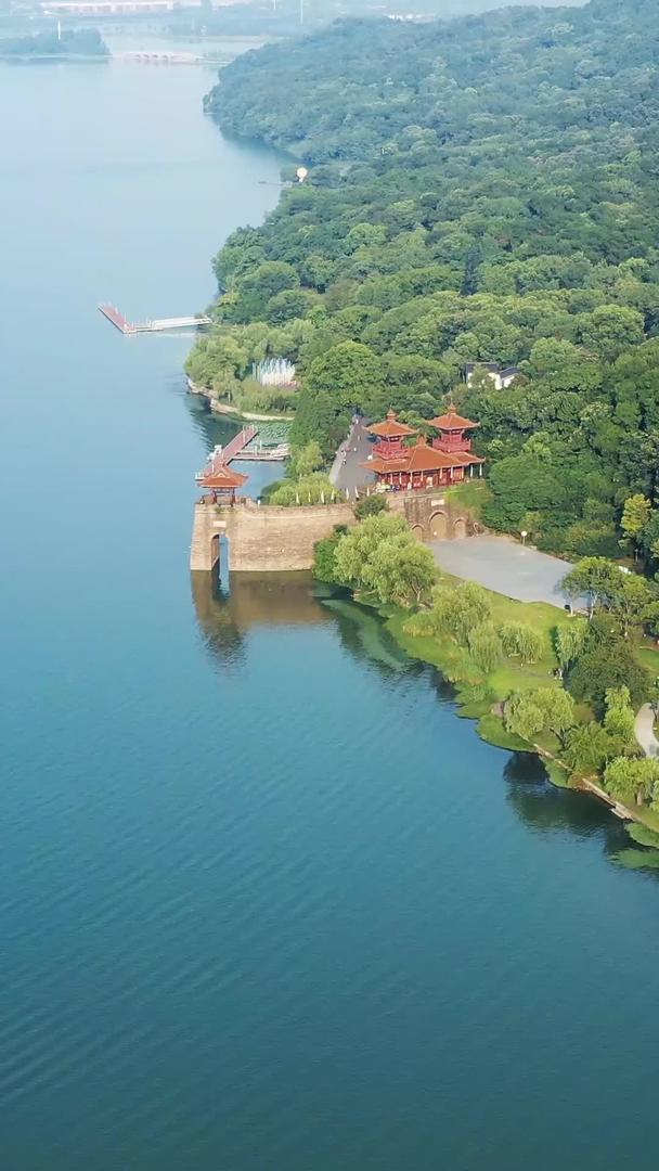 武汉东湖磨山楚城航拍自然风光视频的预览图