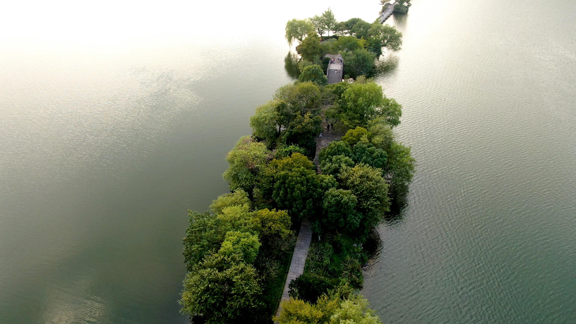 4K航拍杭州湘湖景区视频的预览图