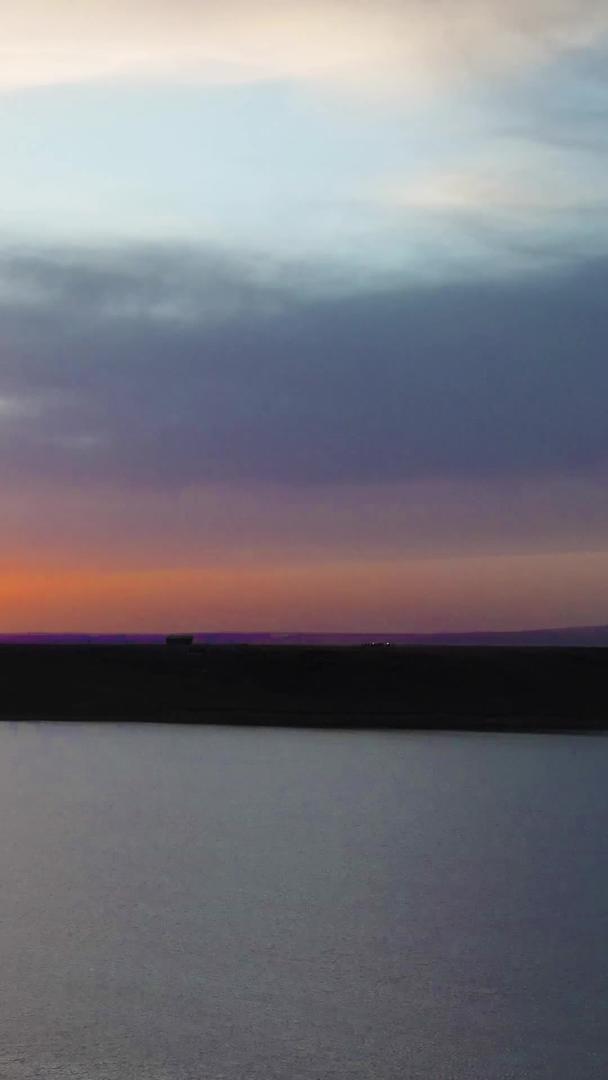 夕阳西下的航拍湖面和连绵不断的山头视频的预览图
