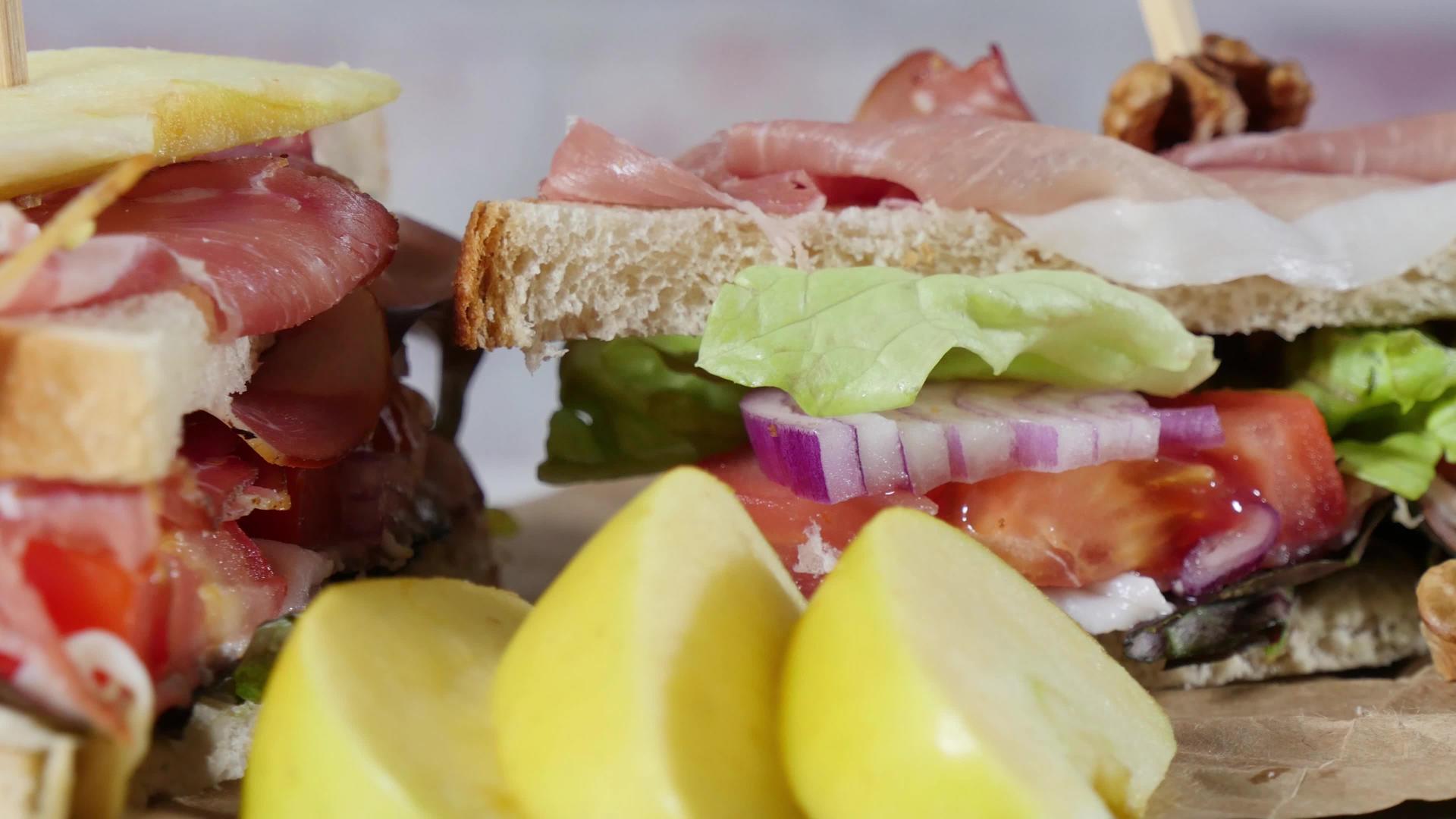 三明治沙拉番茄和洋葱视频的预览图