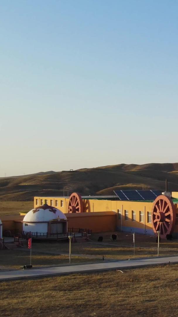 航拍内蒙古草原上宏伟的建筑豪华战车蒙古包视频的预览图
