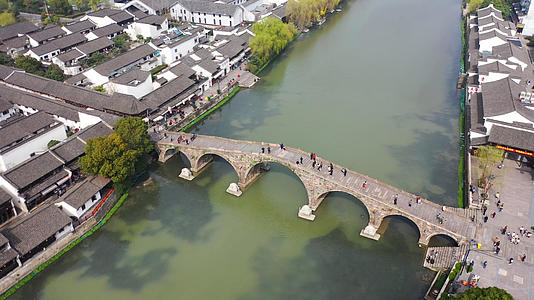 4K航拍杭州百年古桥广济桥视频的预览图