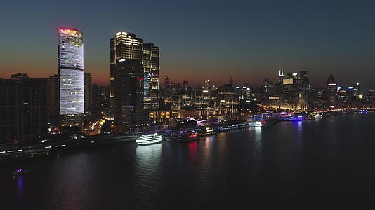 上海天际线在黄昏时照亮视频的预览图