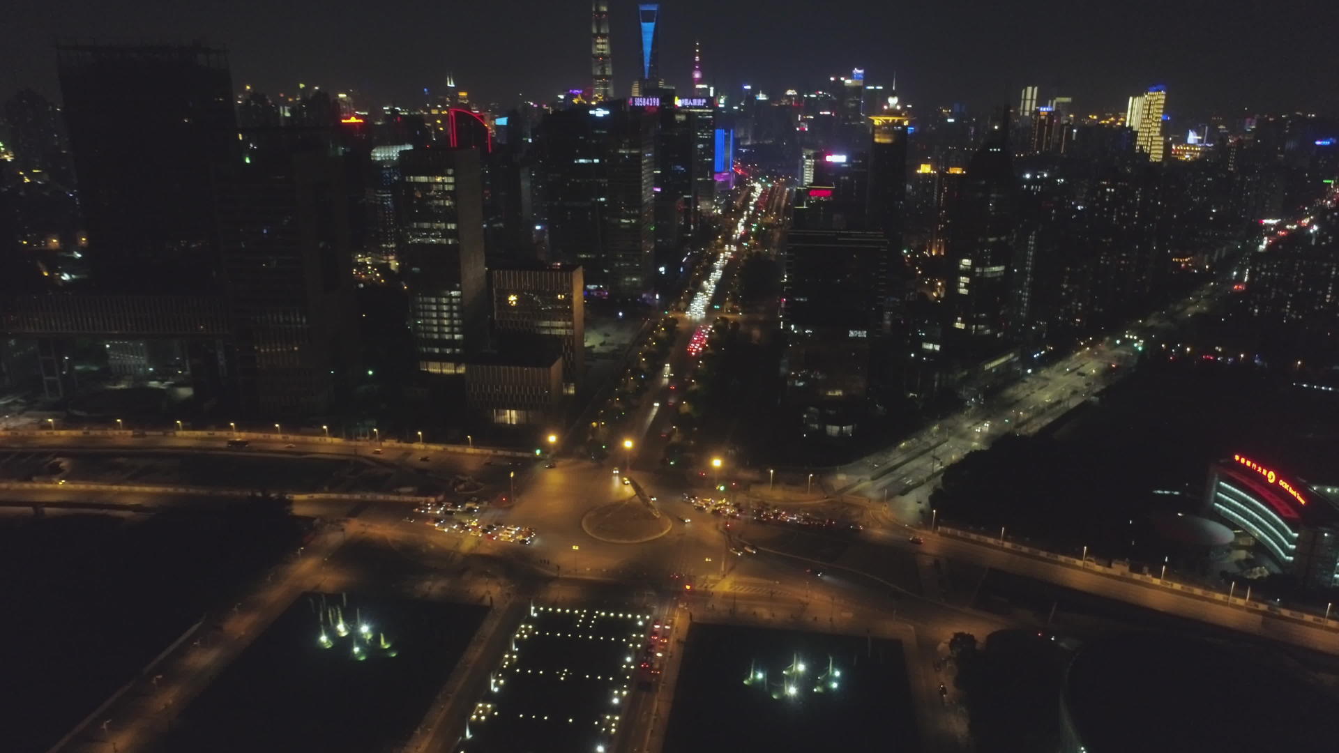 上海天际线在夜间照亮视频的预览图
