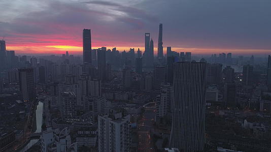 上海高层建筑群落日天际线视频的预览图