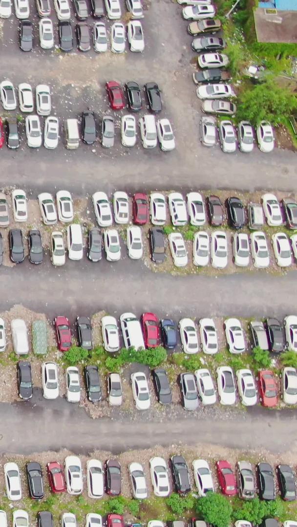 大型航拍露天停车场视频的预览图