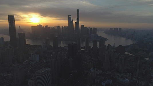 日出时的上海城市风景视频的预览图