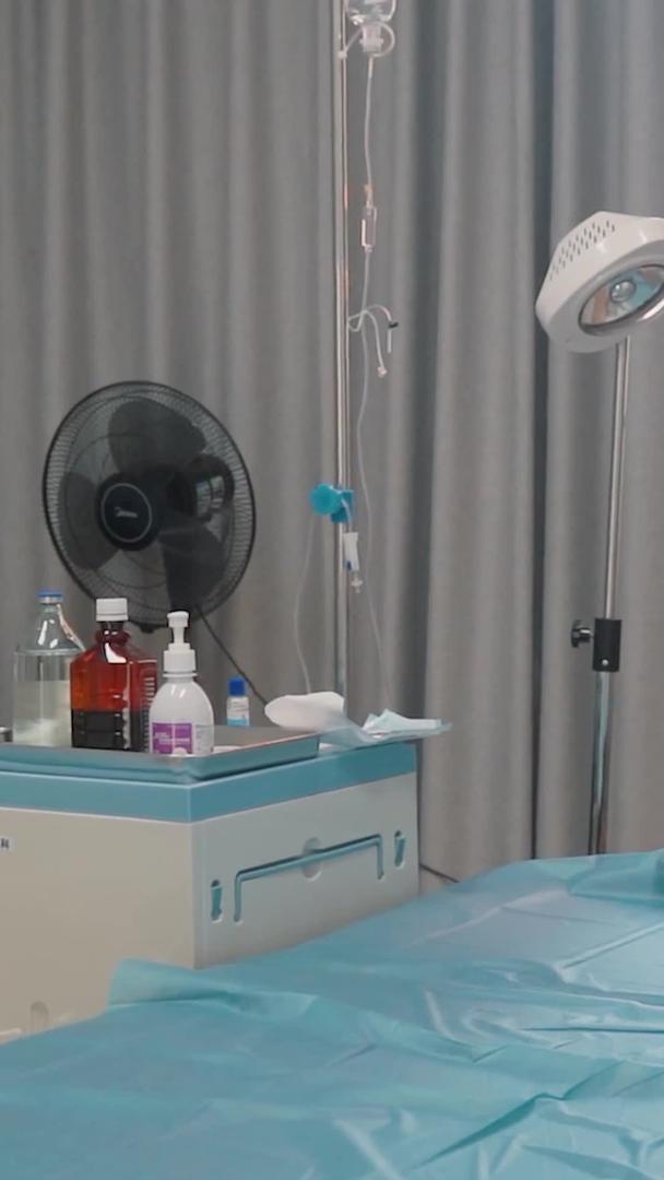 实拍医院治疗室视频素材视频的预览图