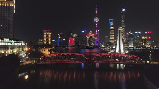 上海天际线在深夜被照亮视频的预览图
