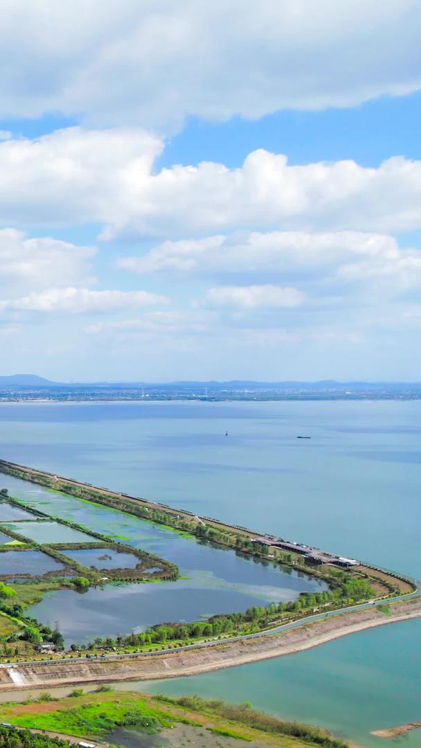 航拍大型水产养殖基地视频的预览图