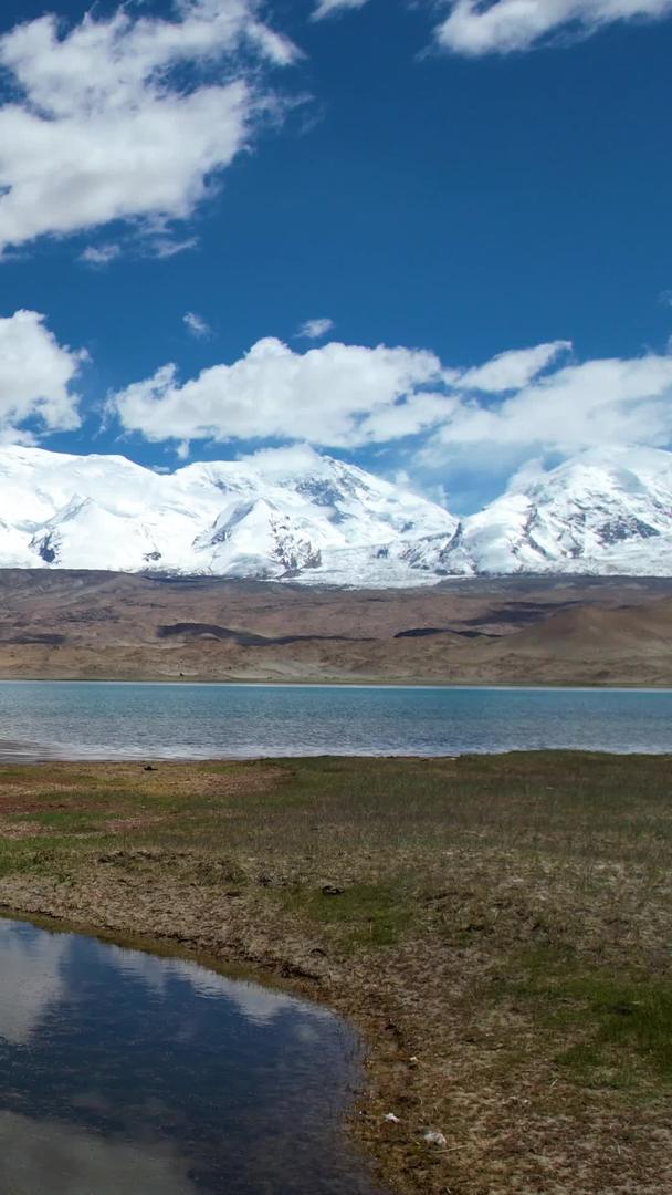 新疆南部5A帕米尔高原景区卡拉库拉胡雪山倒影视频视频的预览图