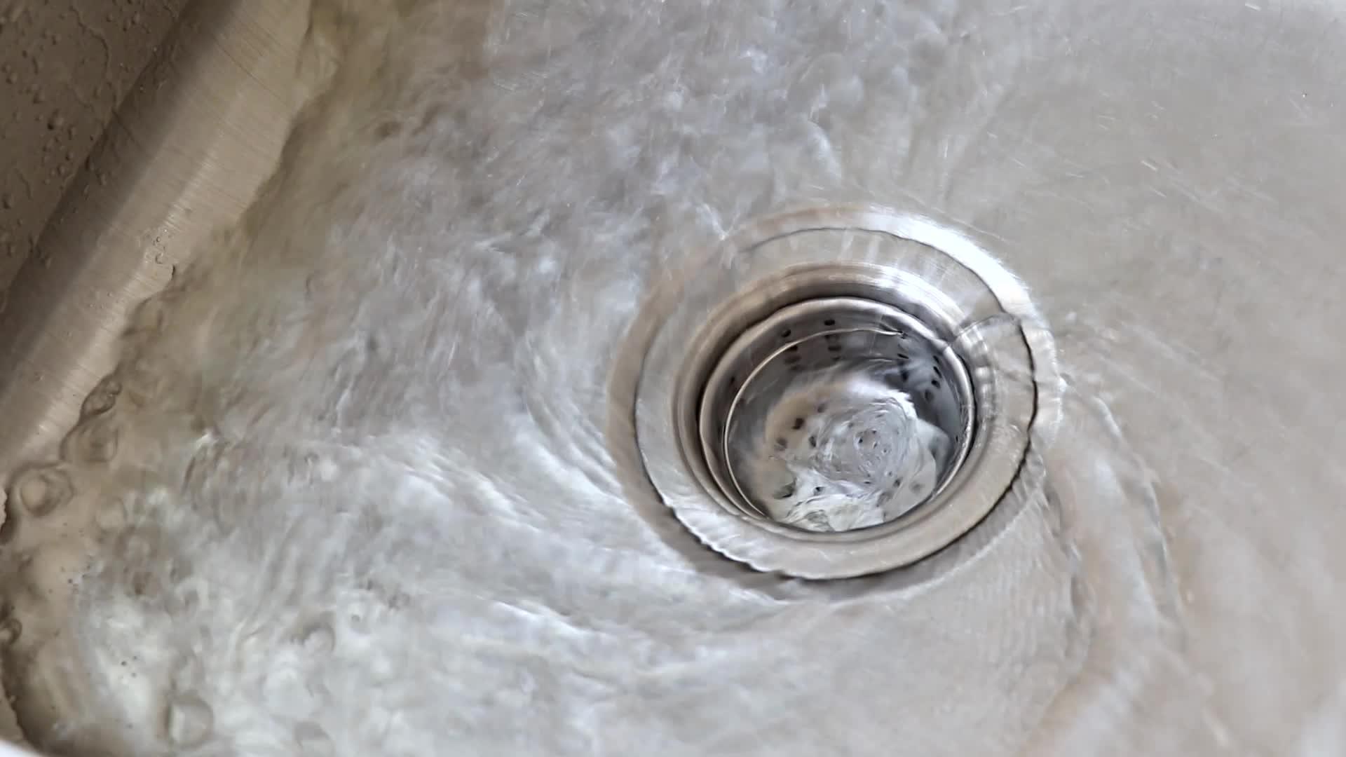 水流入排水槽视频的预览图