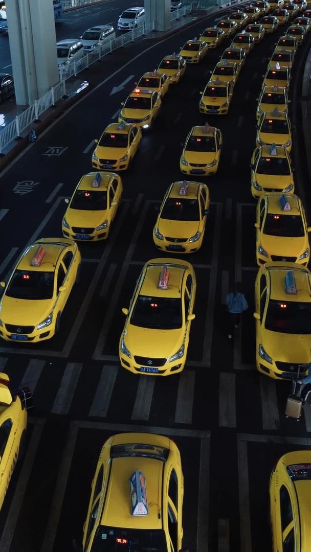 网上名人重庆机场出租车视频的预览图