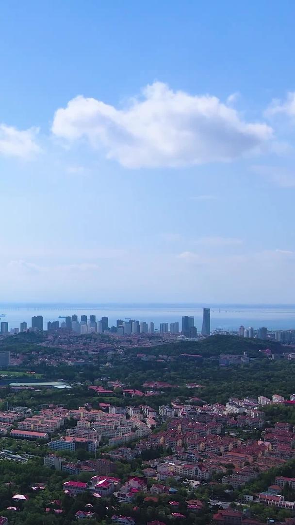 青岛浮山湾沿海高楼大厦航拍视频的预览图