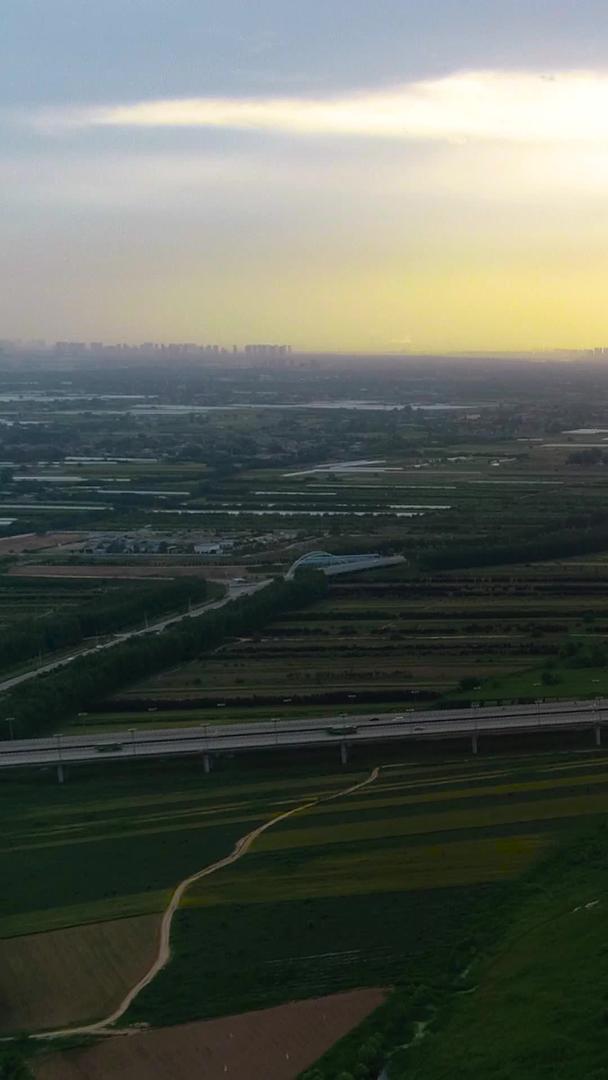 渭河航拍在夕阳下视频的预览图