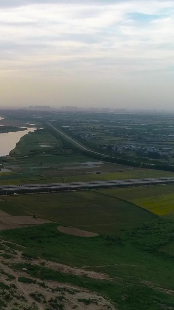 渭河航拍在夕阳下视频的预览图