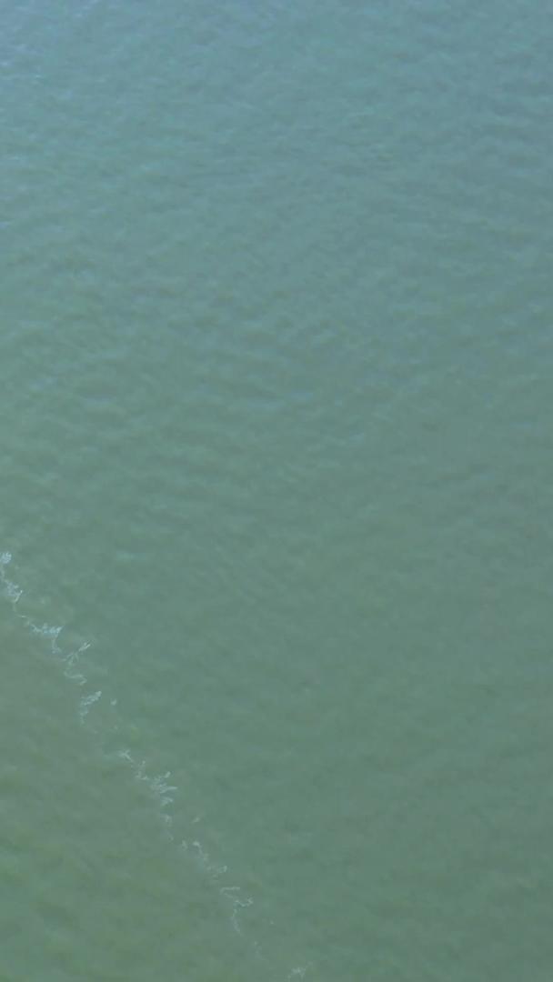 船只航拍在东湖上的视频视频的预览图