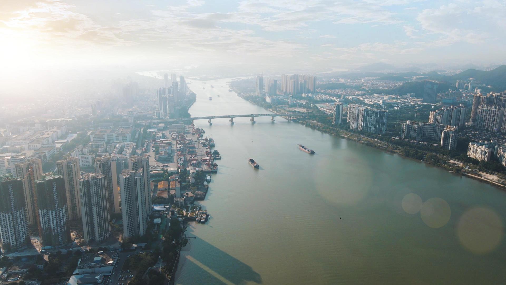 城市航道水路运输城市建筑风光视频的预览图