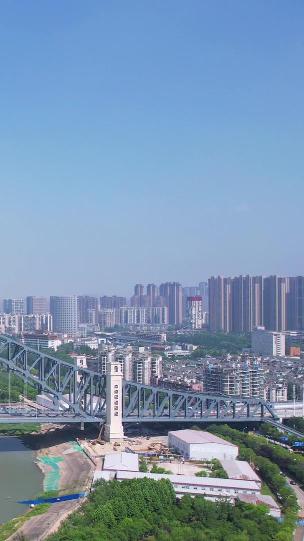 武汉古田桥航拍蓝天白云晴天下的道路桥梁材料视频的预览图