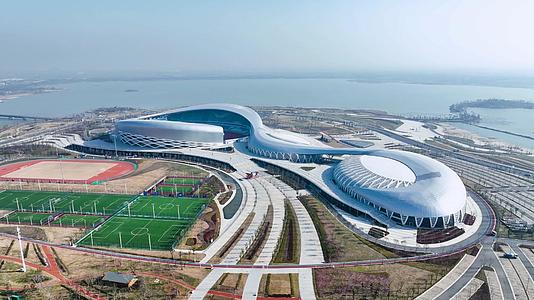 安徽省滁州市标志性建筑滁州奥体中心体育馆4K航拍视频的预览图