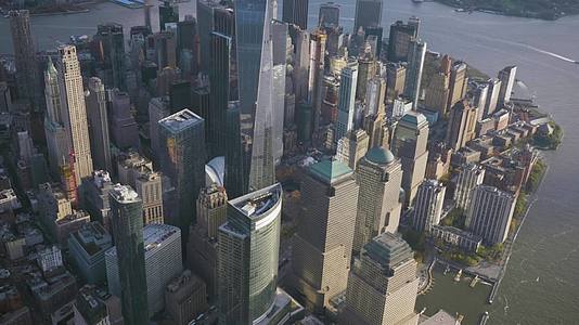 曼哈顿下城和世贸中心1号楼的城市景观视频的预览图