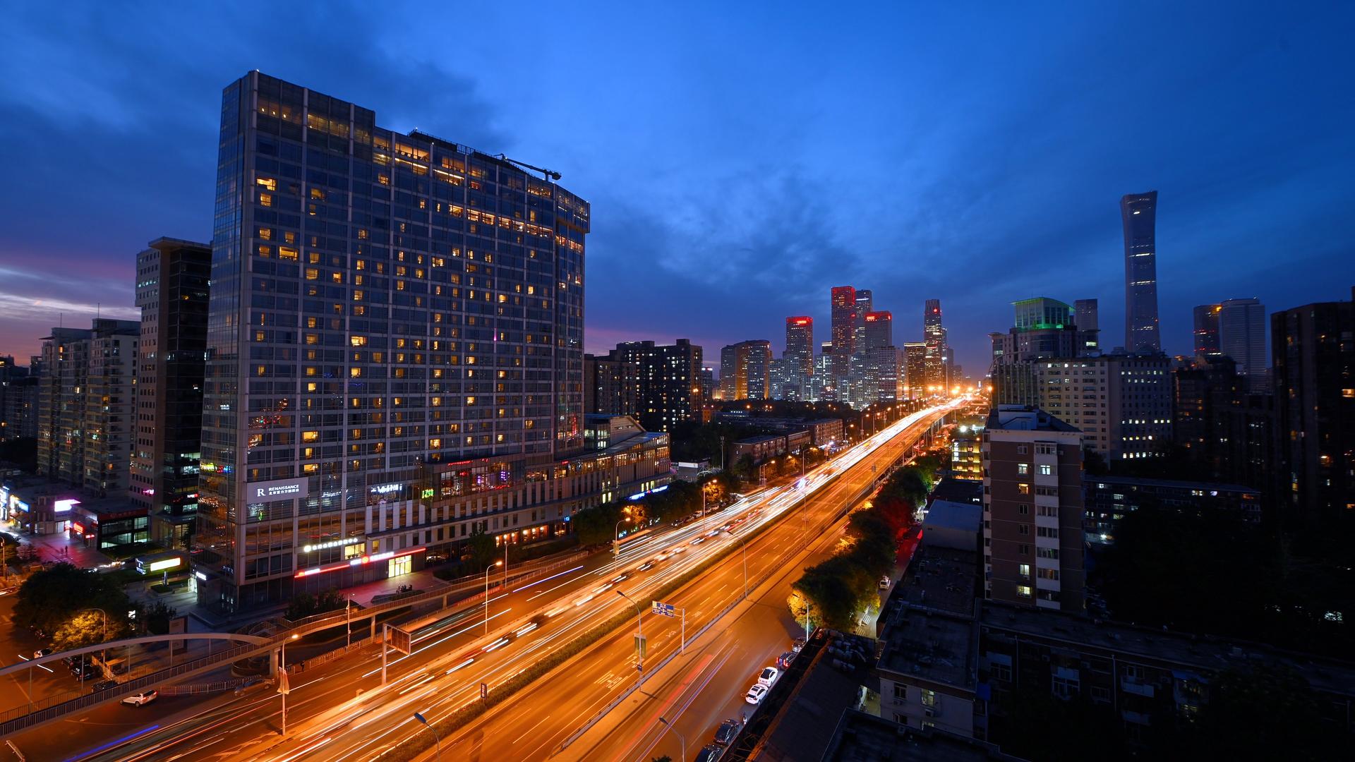 北京国贸高峰期车轨延时视频的预览图