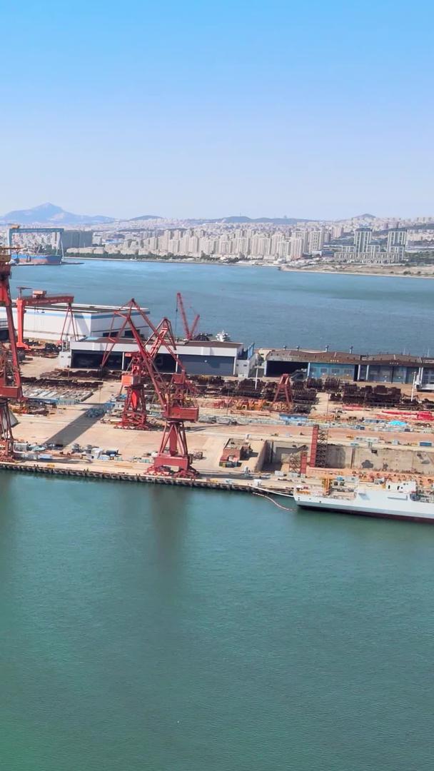 大连港口造船厂舰艇视频的预览图