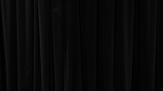 黑色背景上的黑色窗帘向前移动视频的预览图