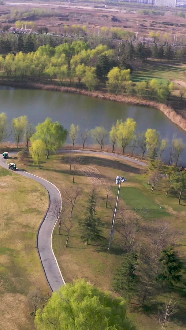高尔夫球场航拍视频的预览图