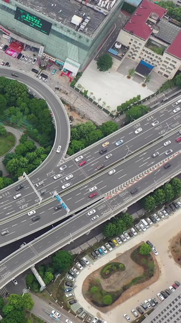 武汉市交通竹叶山立交桥航拍视频视频的预览图