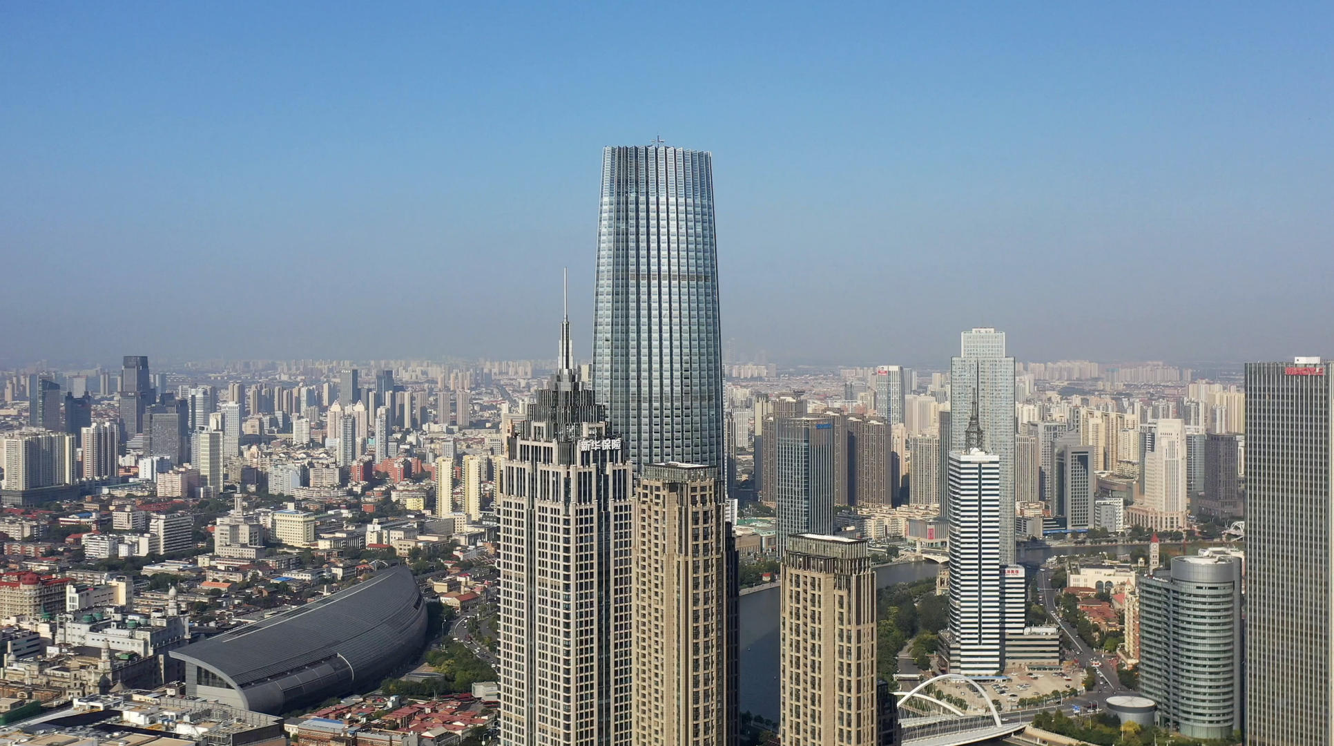 天津城市天际线高楼群航拍4K视频视频的预览图