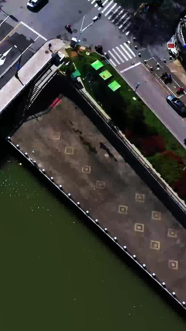 秦淮河CBD航拍南京城市天际线视频的预览图