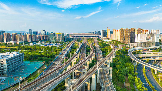 4k航拍南京南站铁路高铁行驶延时视频的预览图