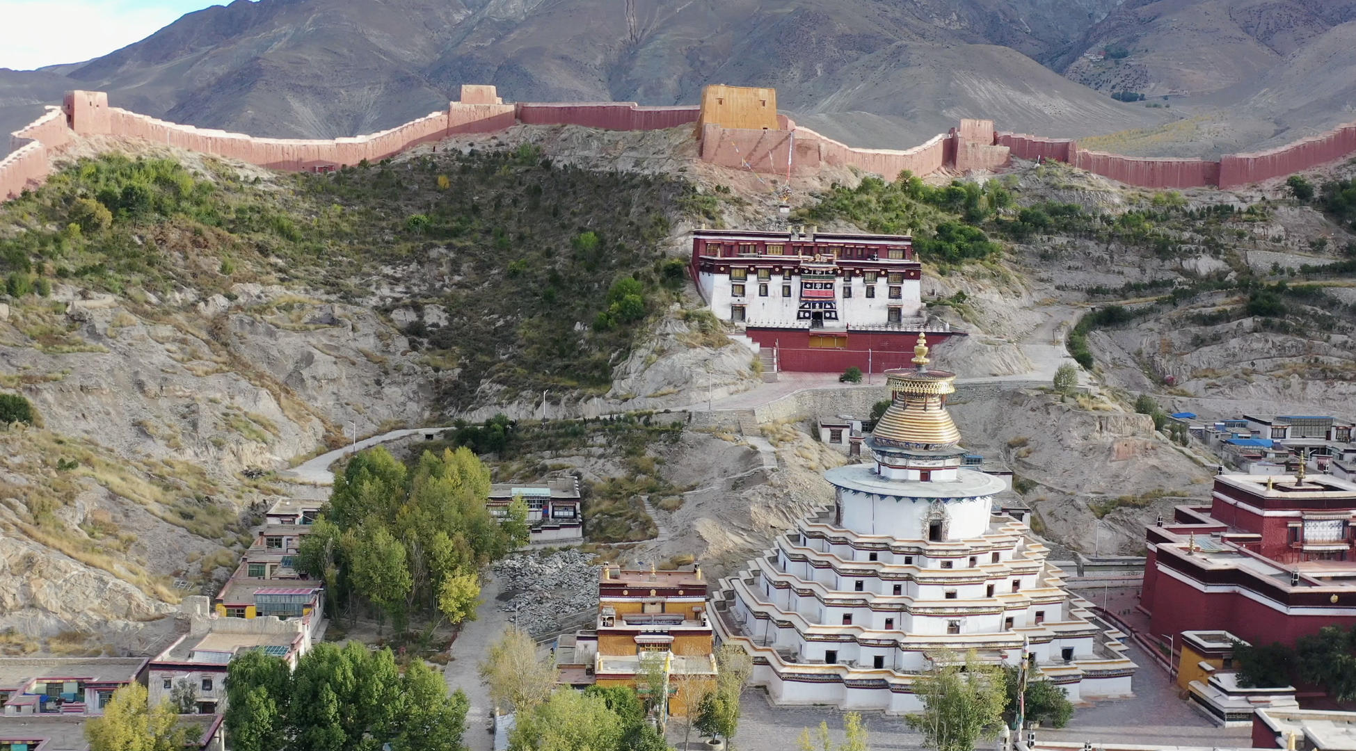 西藏日喀则江孜白居寺古建筑航拍视频的预览图