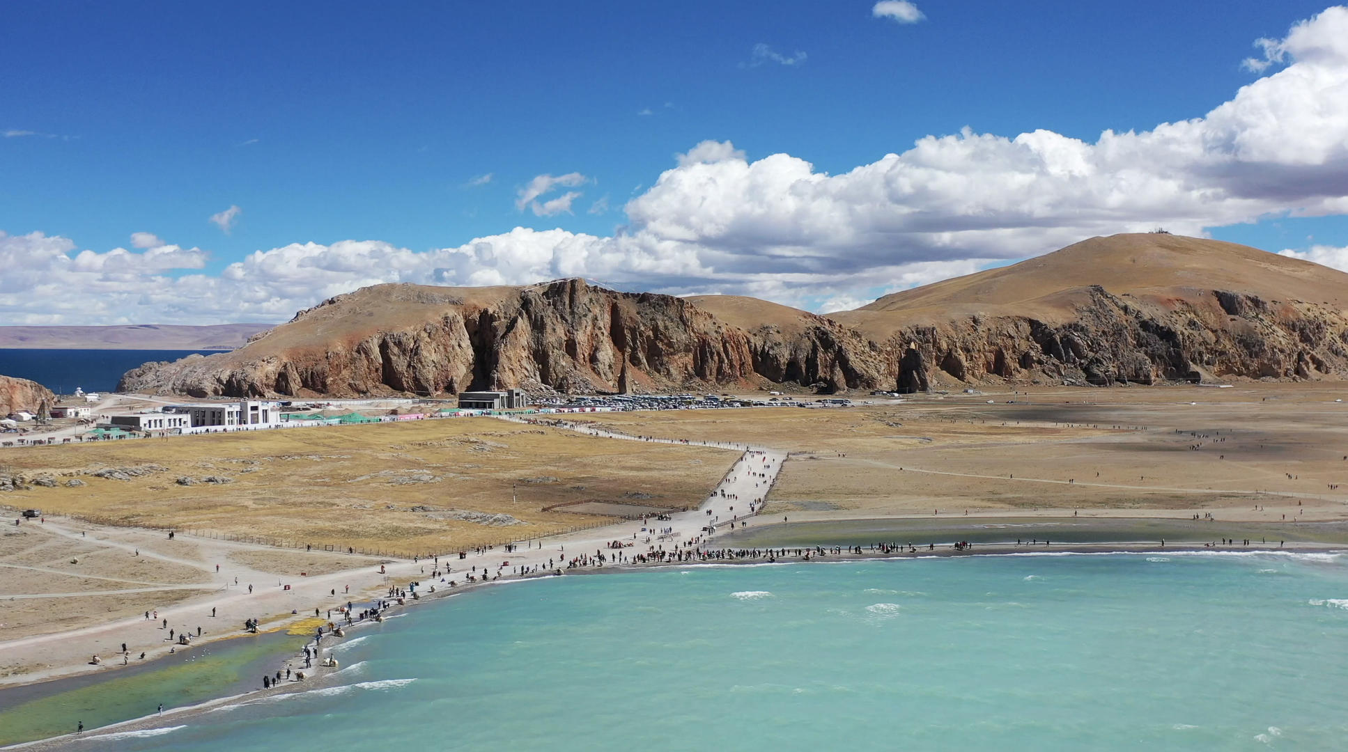 西藏纳木错风光航拍4K视频视频的预览图