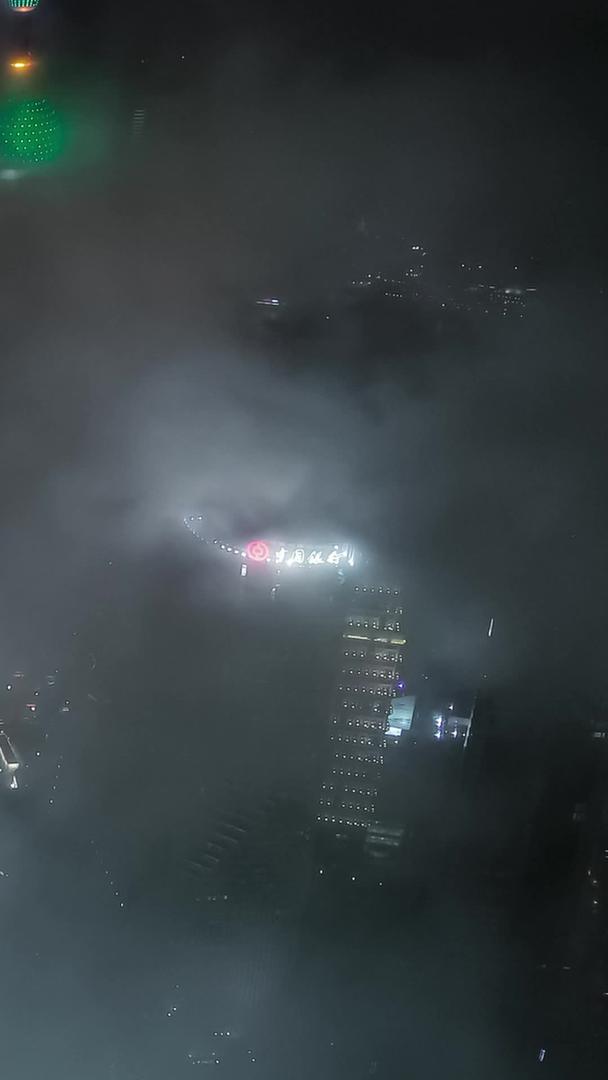 俯瞰上海金茂大楼陆家嘴视频的预览图
