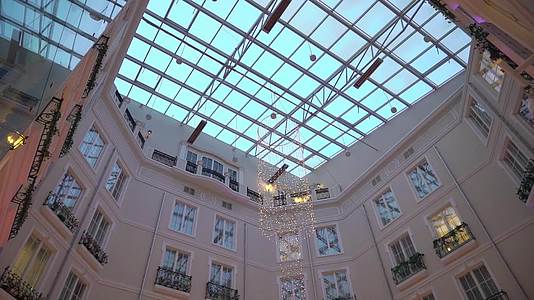 酒店大楼的天窗视频的预览图