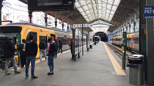 葡萄牙波尔图火车站视频的预览图