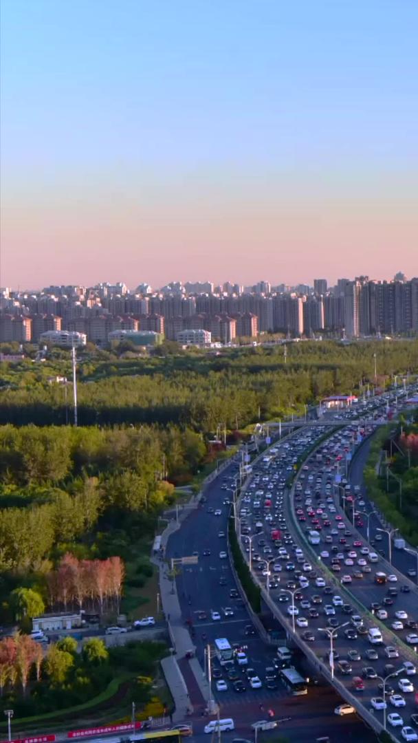 在北京CBD四环外桥高峰期车流延迟视频的预览图